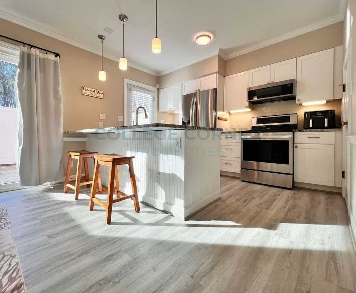 330 Hanover Arms Ct - Photo 3 of 25