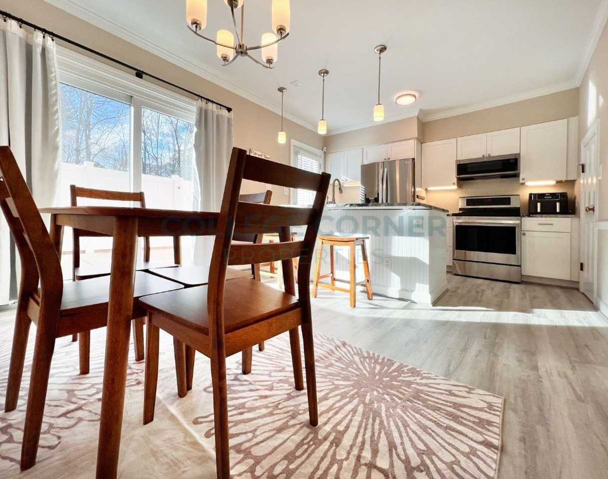 330 Hanover Arms Ct - Photo 5 of 25