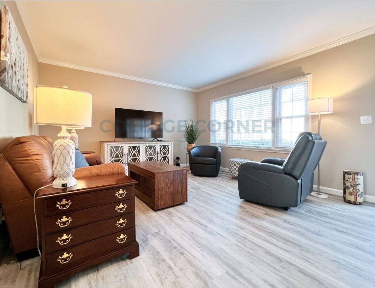 330 Hanover Arms Ct - Photo 6 of 25