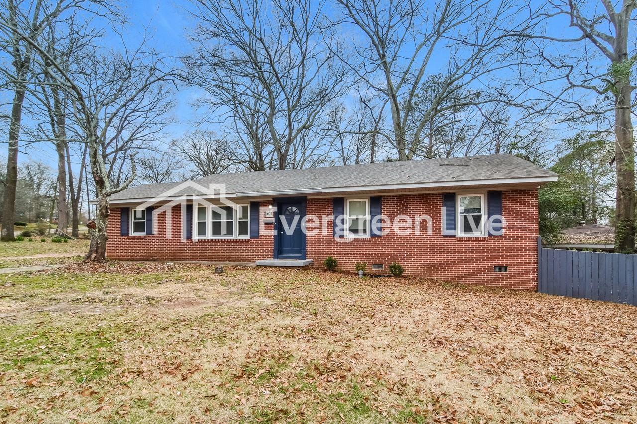 302 Sumerset Ln - Photo 2 of 15