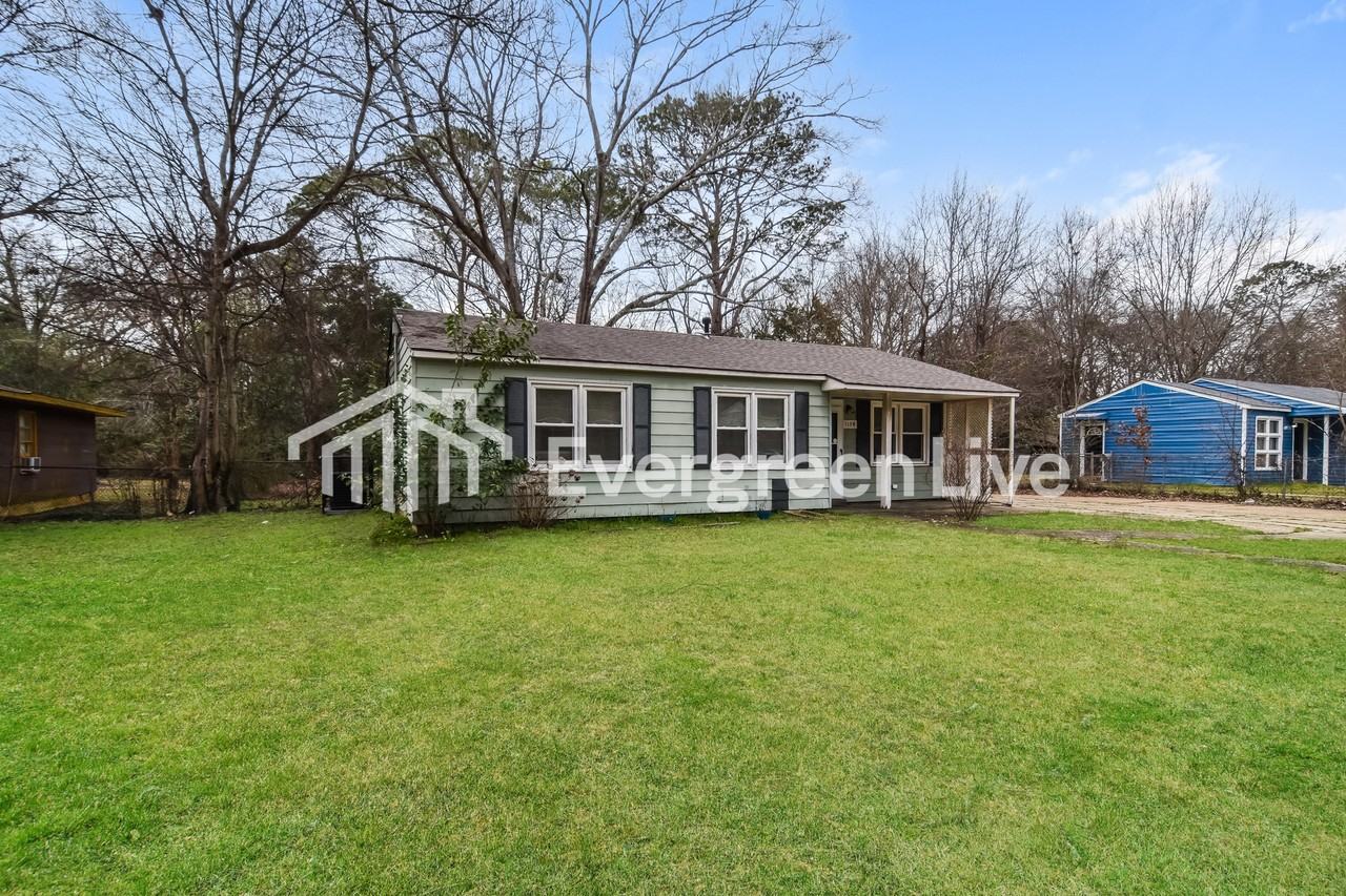 1138 Avondale Rd - Photo 3 of 14