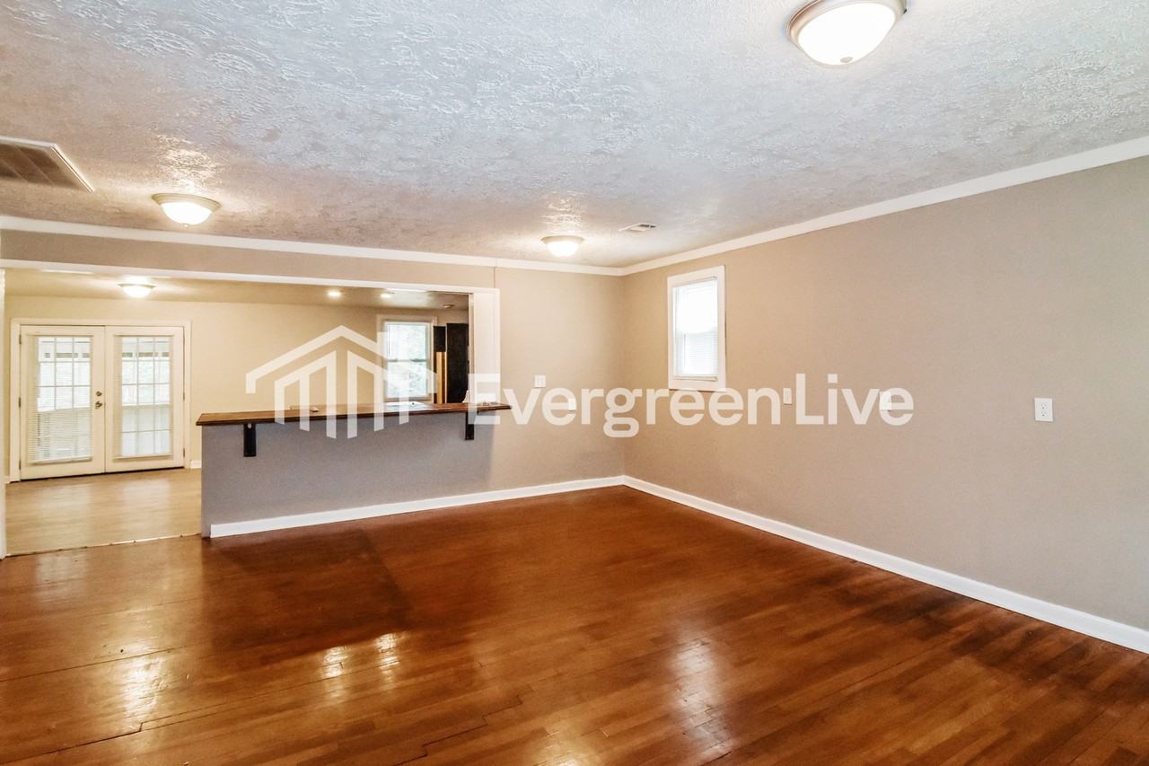 1138 Avondale Rd - Photo 4 of 14