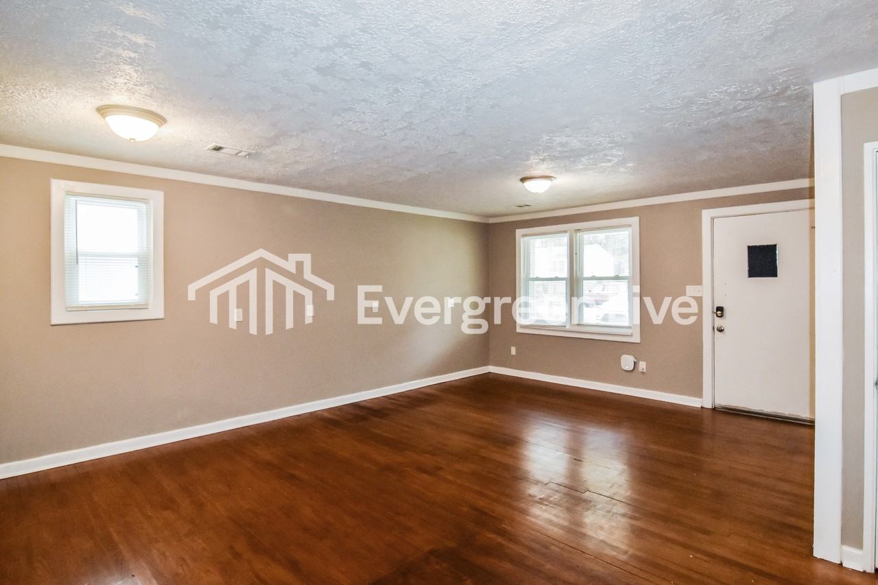 1138 Avondale Rd - Photo 5 of 14