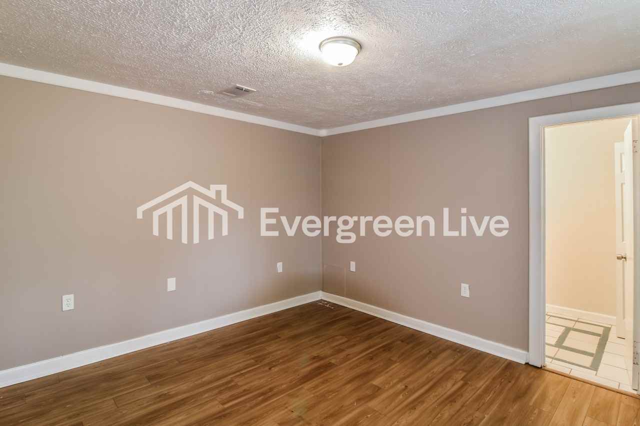 1138 Avondale Rd - Photo 7 of 14