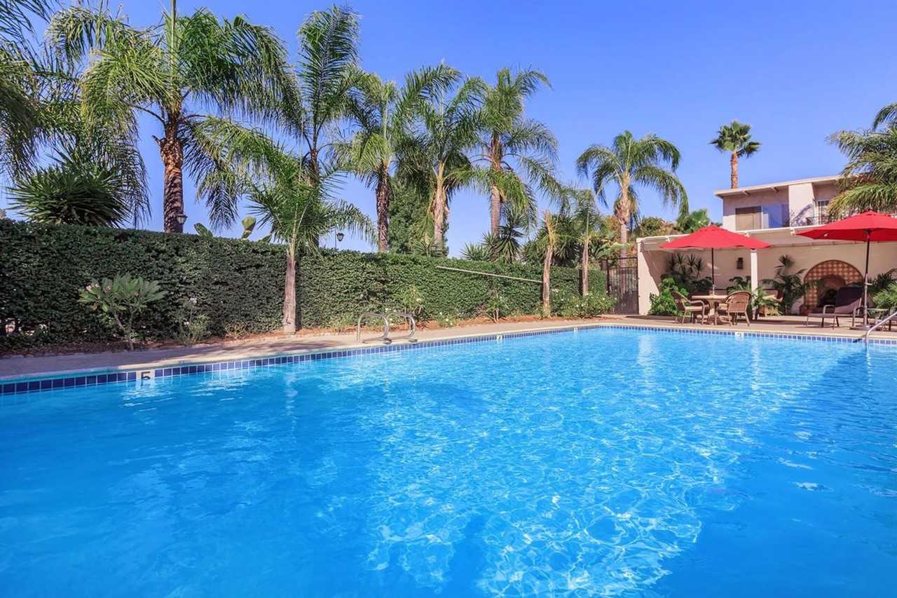 Pinewood Villas - Photo 5 of 9