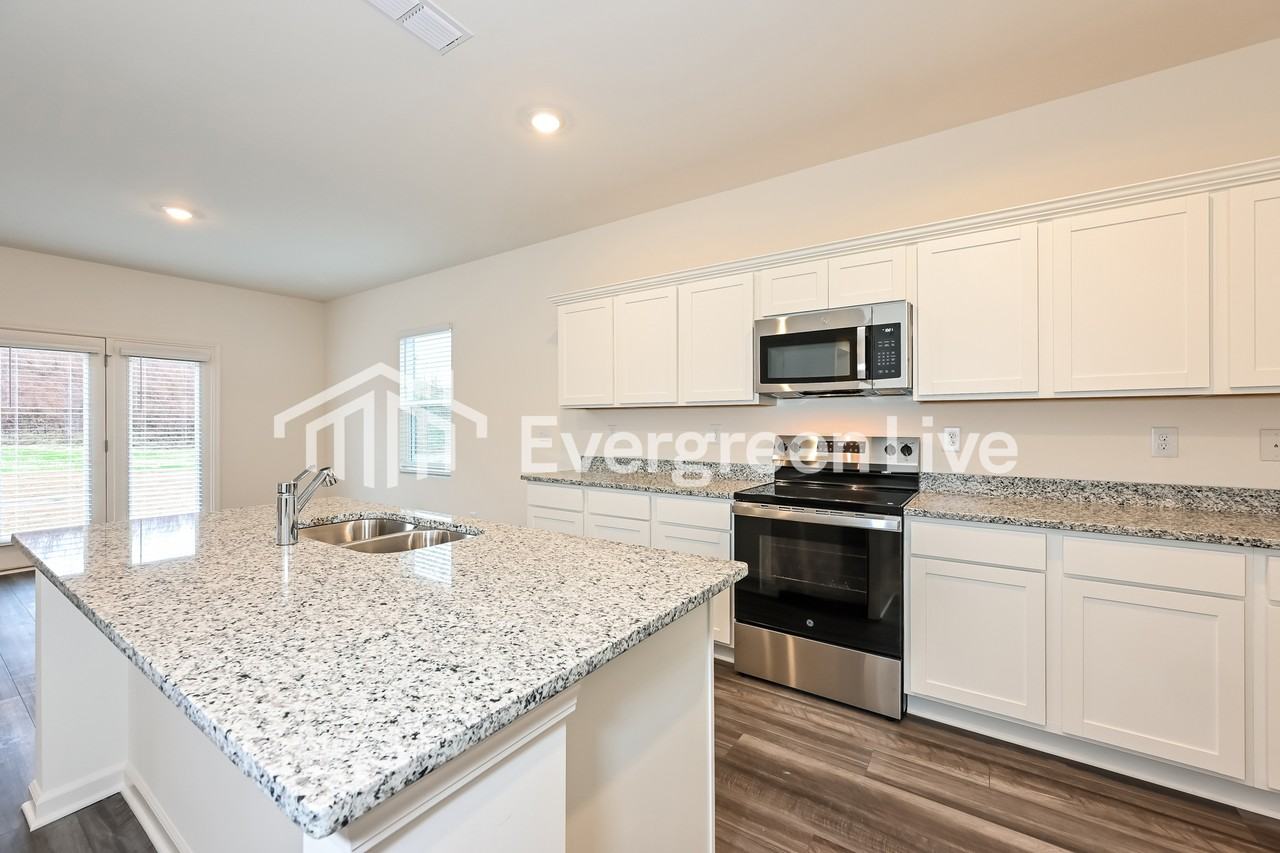 146 Galilee Ln - Photo 4 of 11