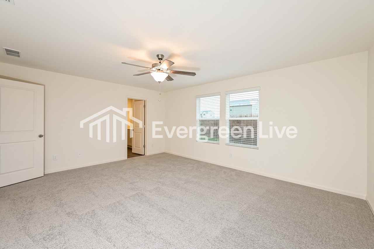146 Galilee Ln - Photo 6 of 11