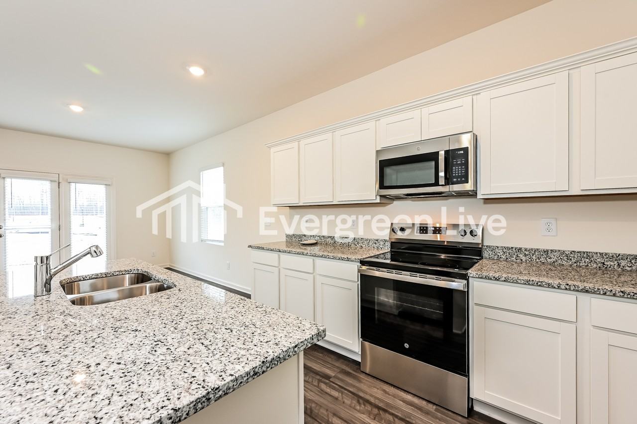 104 Rowlett Pl - Photo 6 of 8