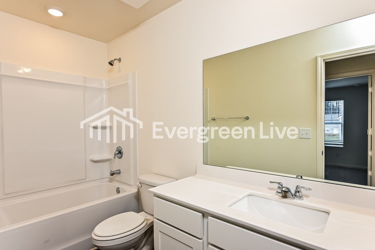 104 Rowlett Pl - Photo 2 of 8