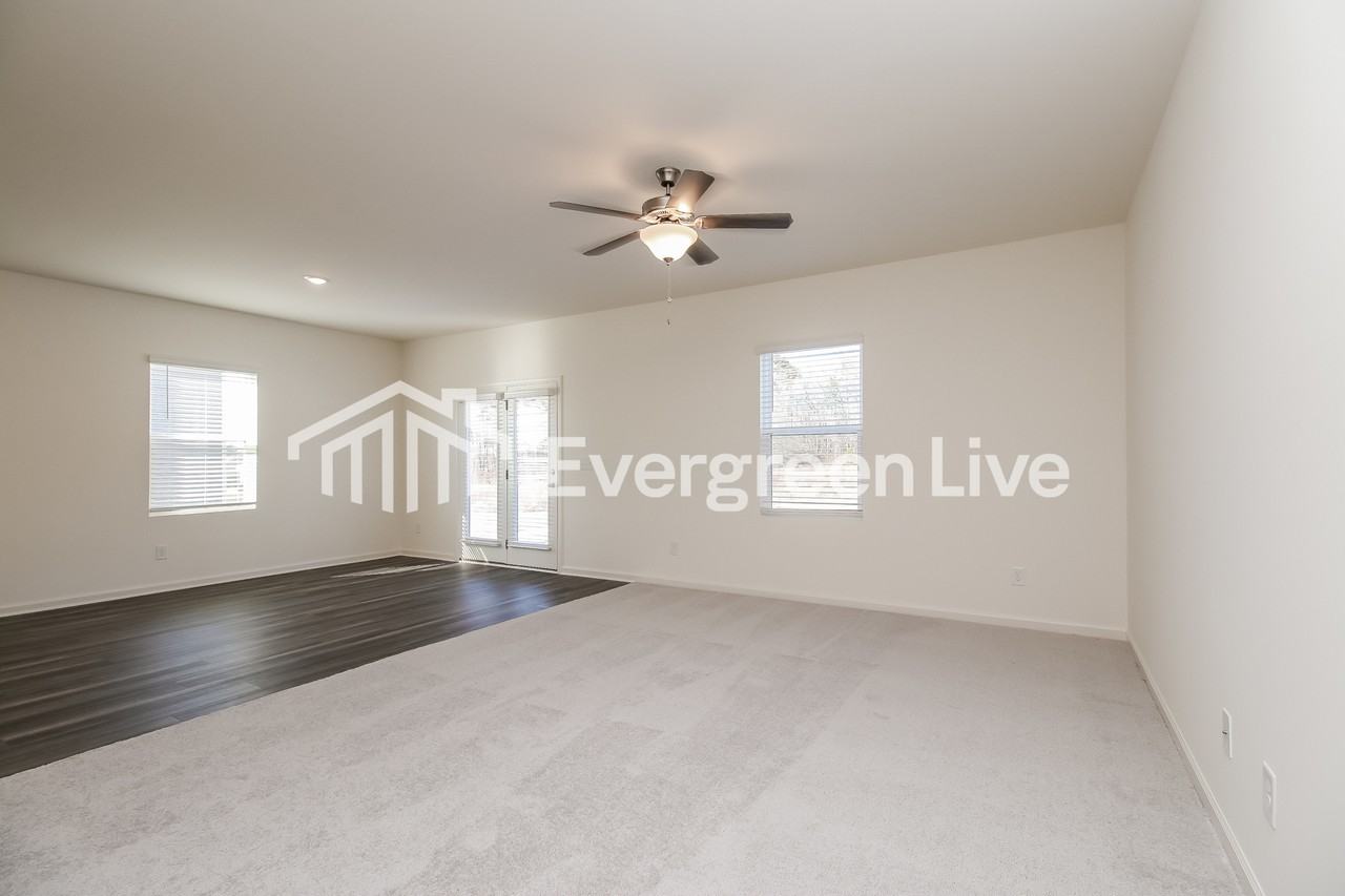 103 Rowlett Pl - Photo 3 of 11