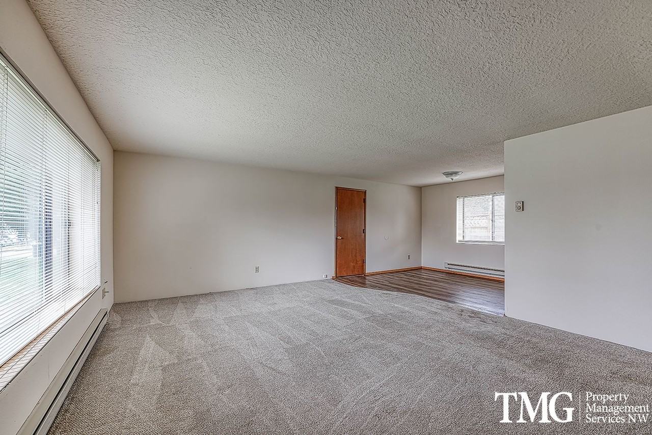 3327 Addy St - Photo 3 of 20