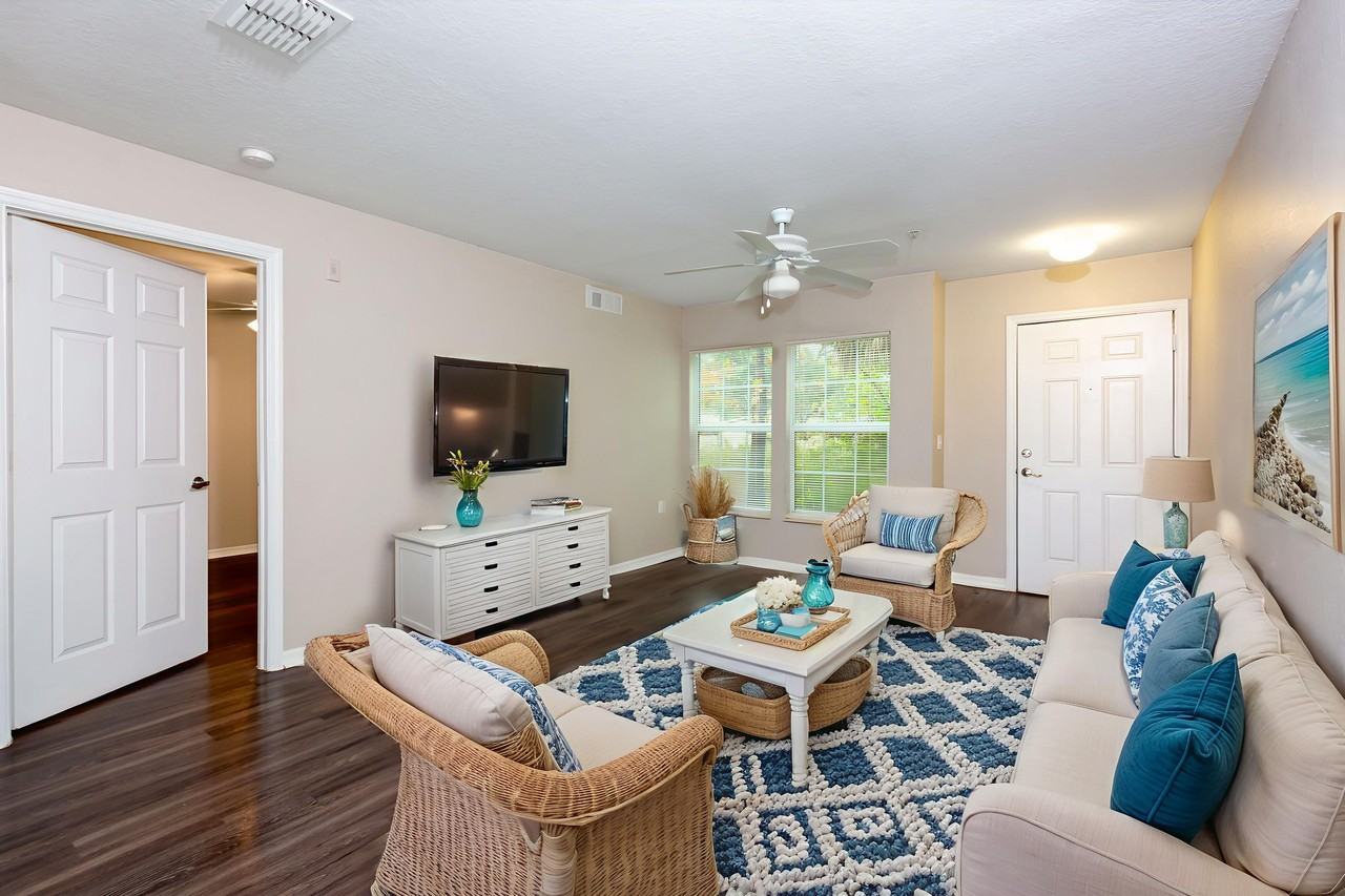 Oakwood Sarasota - Photo 2 of 19