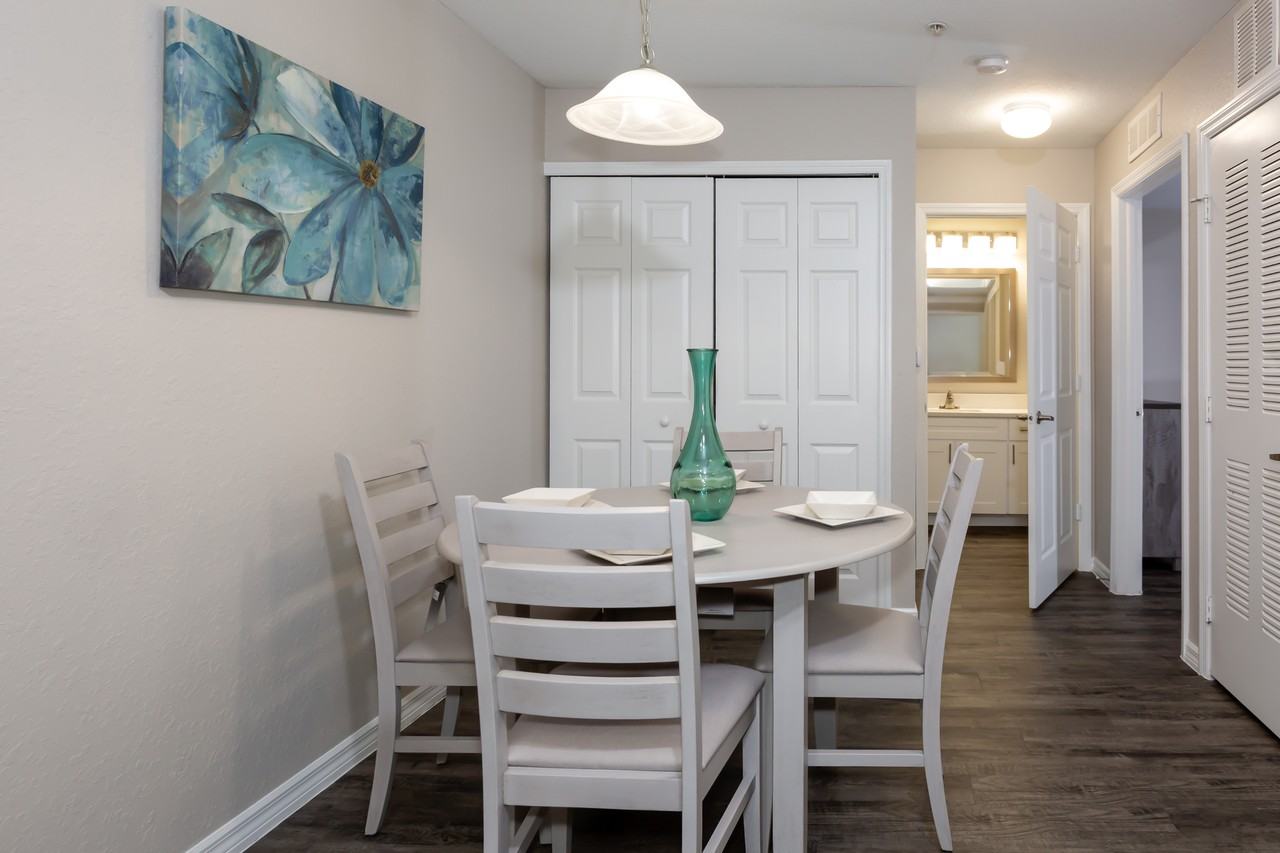 Oakwood Sarasota - Photo 6 of 19