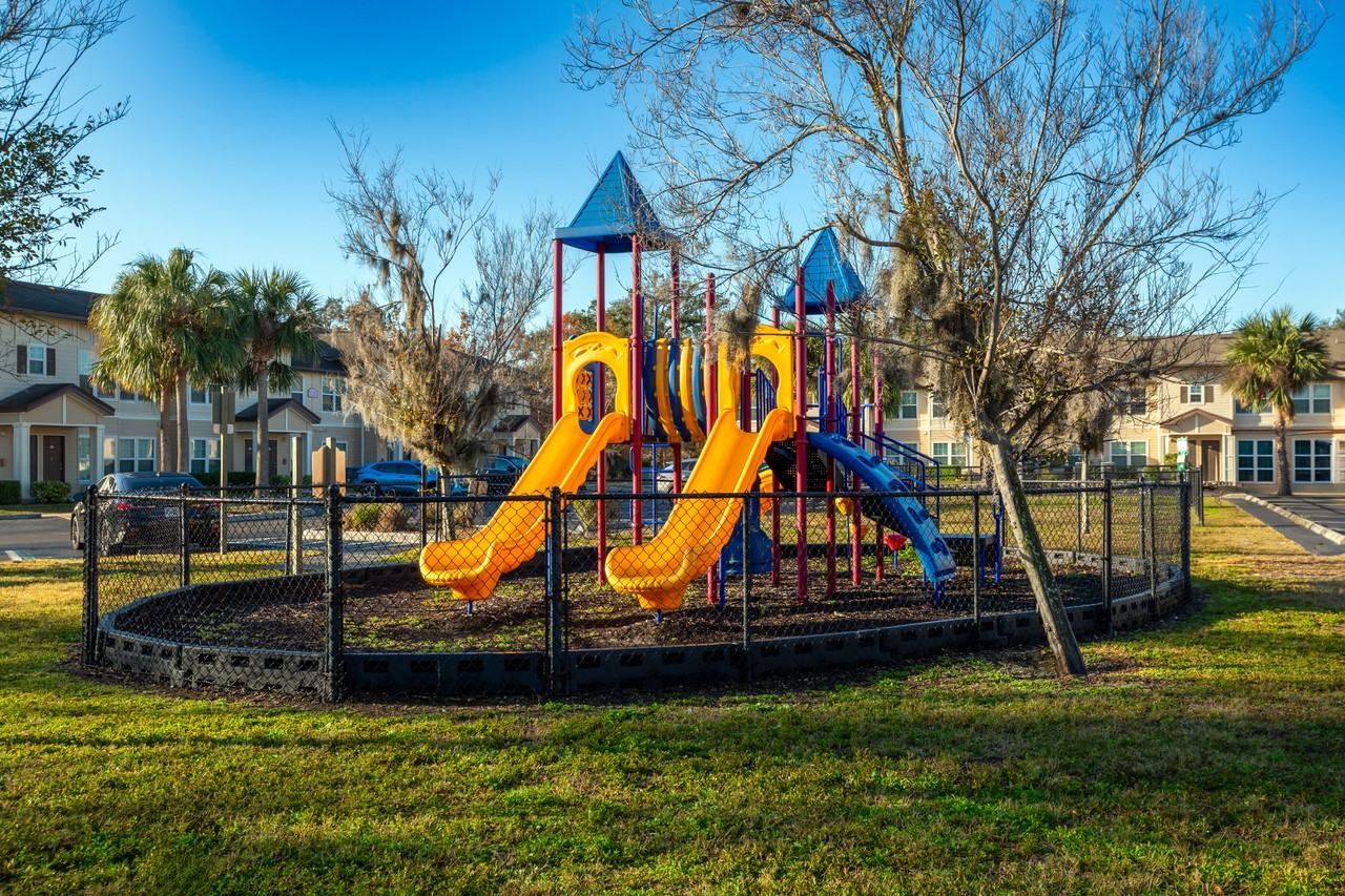 Oakwood Sarasota - Photo 3 of 19