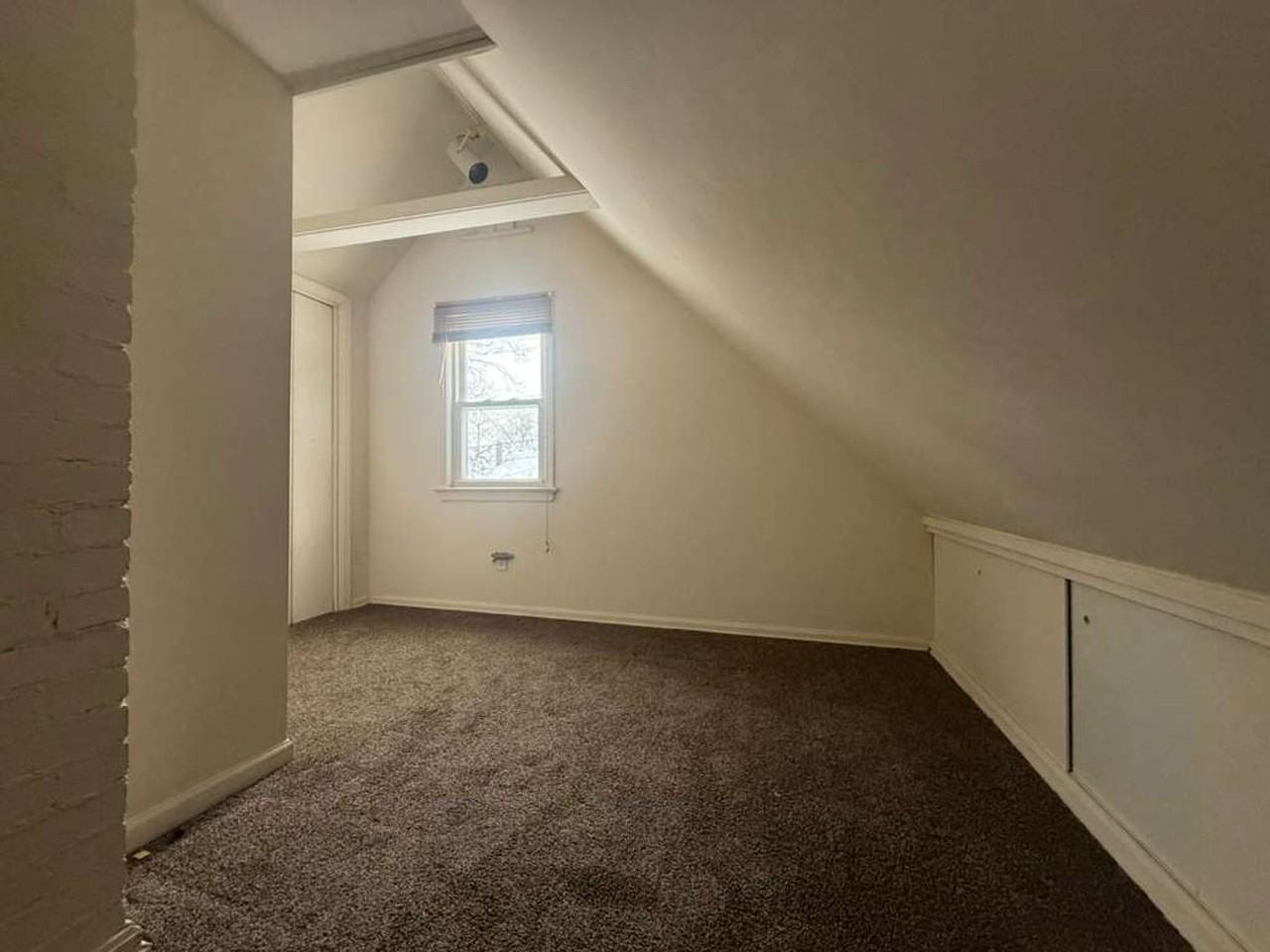 21111 Raymond St - Photo 2 of 17