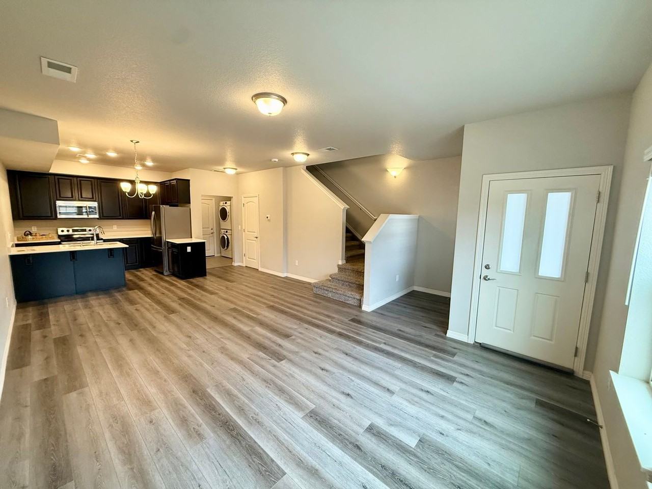 876 Winding Brook Dr