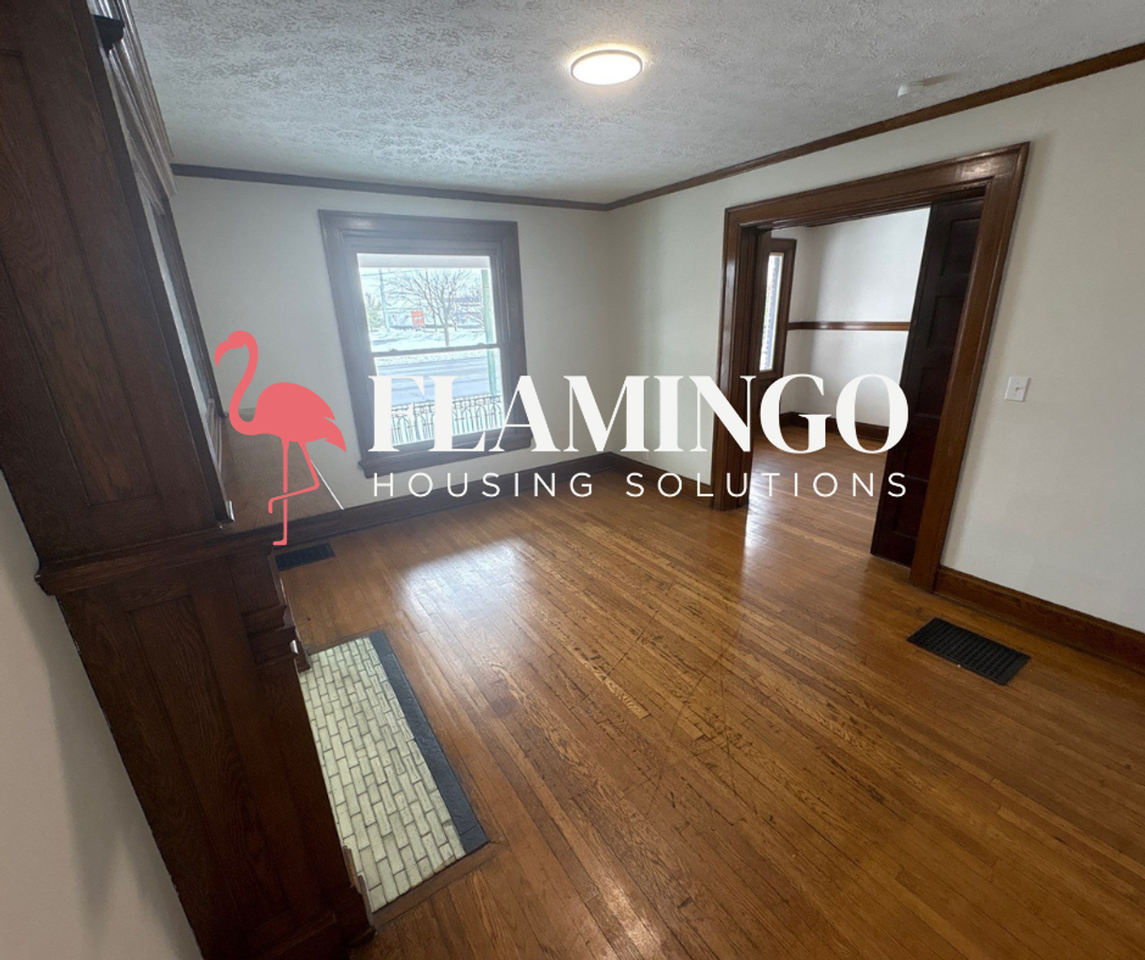 1422 E 3rd St - Photo 4 of 25