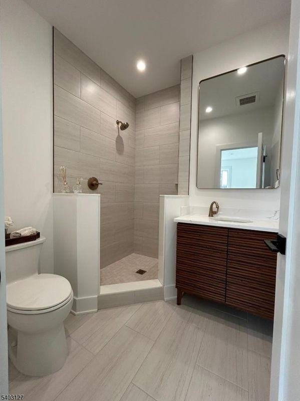 1225 Morris Ave - Photo 3 of 5