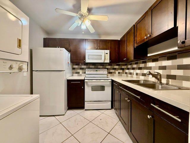 139 Tuscany B - Photo 3 of 20