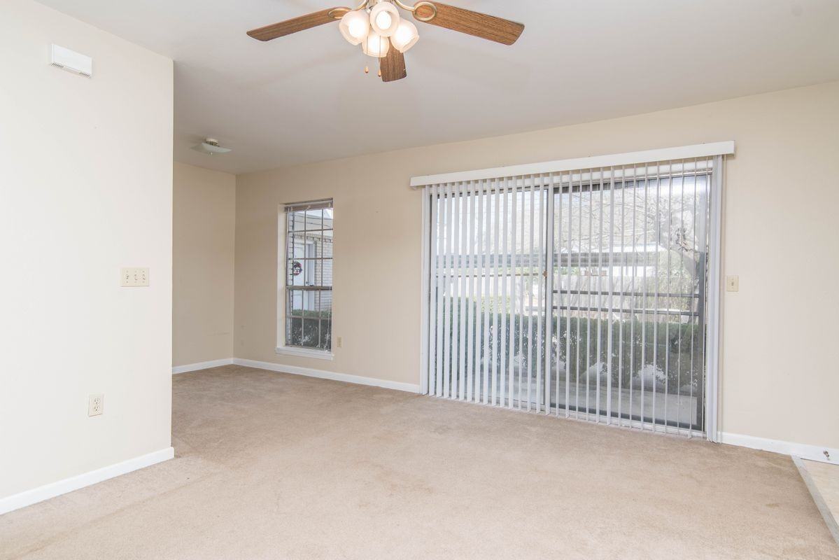 203 E Bowie St ##10 - Photo 3 of 12