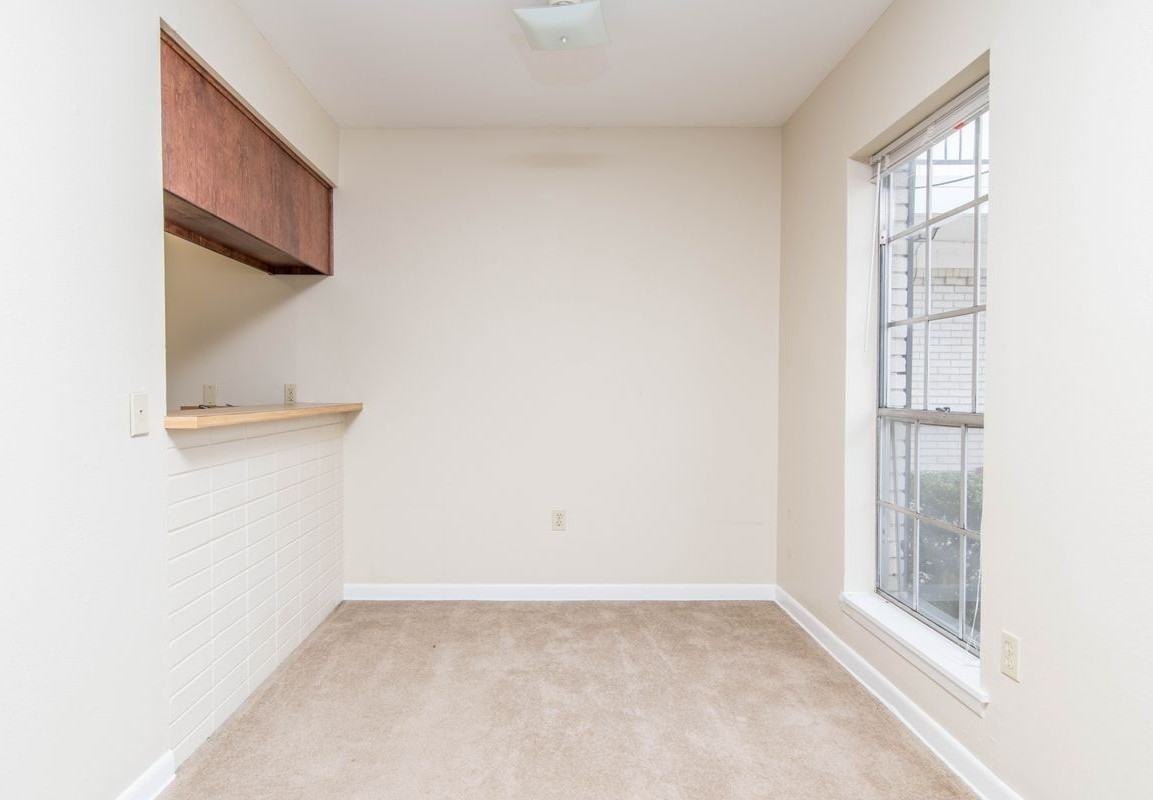 203 E Bowie St ##10 - Photo 4 of 12