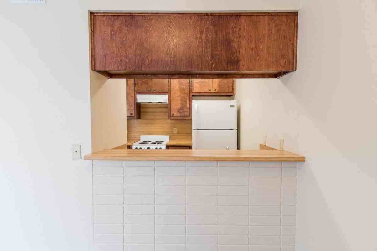 203 E Bowie St ##10 - Photo 5 of 12