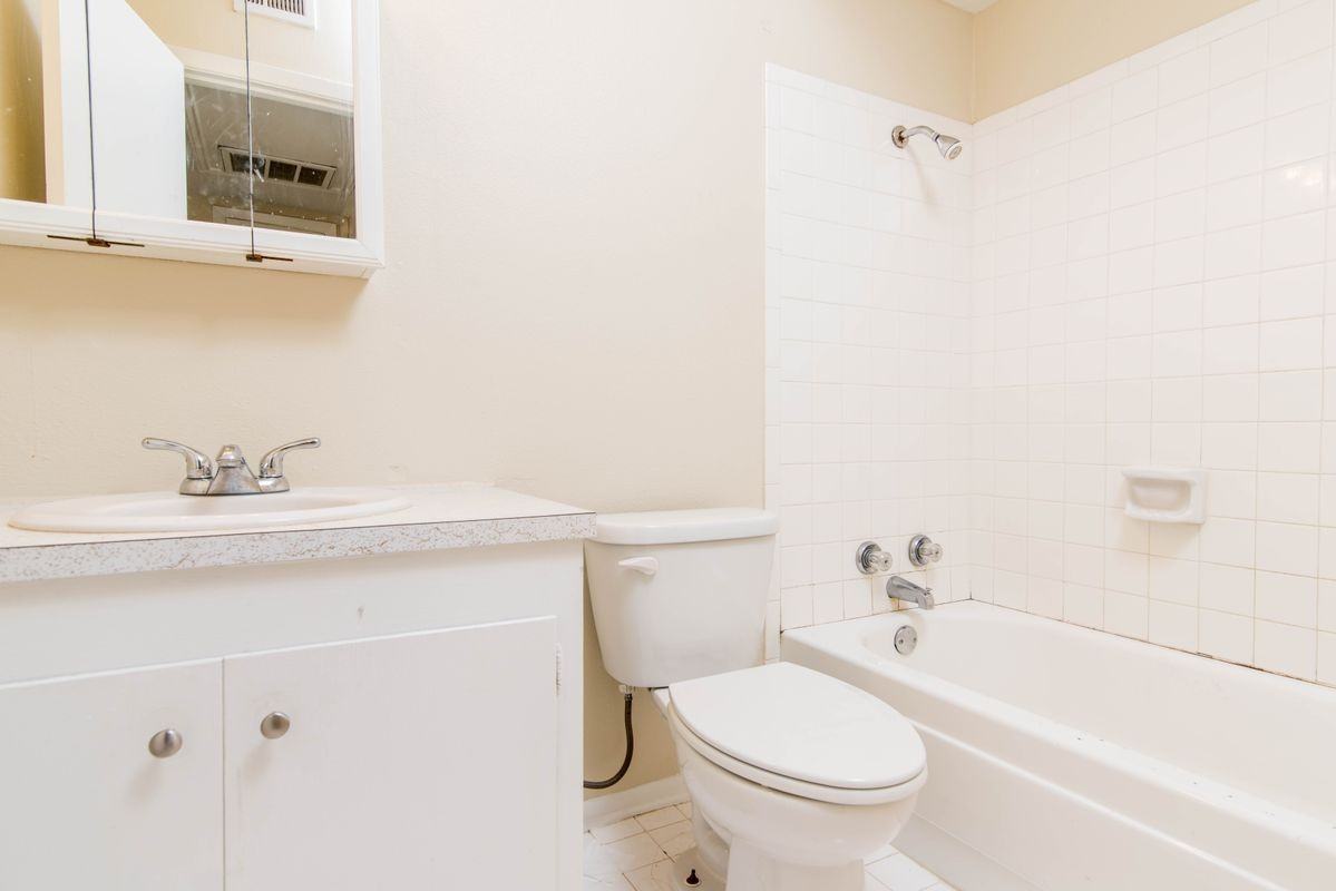 203 E Bowie St ##10 - Photo 7 of 12