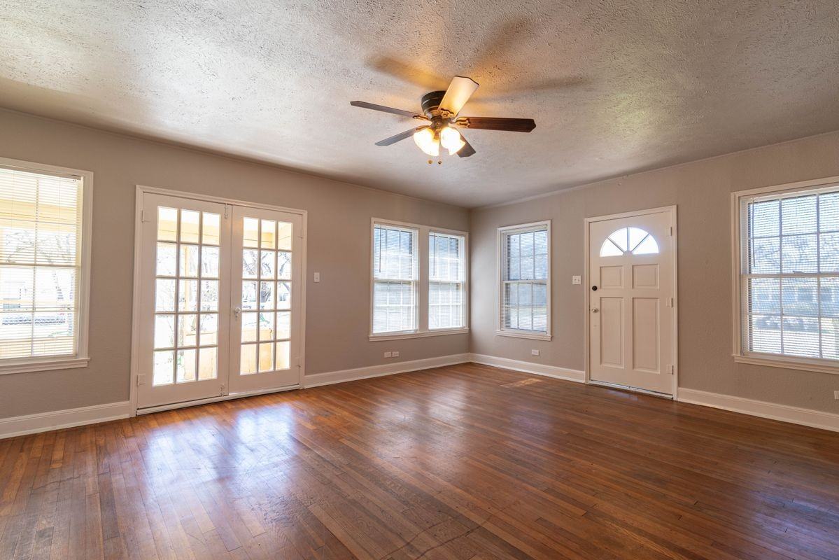 609 S Pecan Ave - Photo 2 of 16