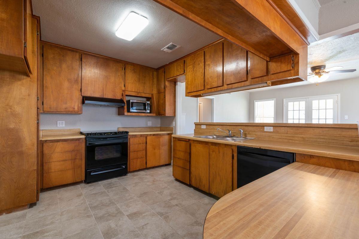 609 S Pecan Ave - Photo 4 of 16