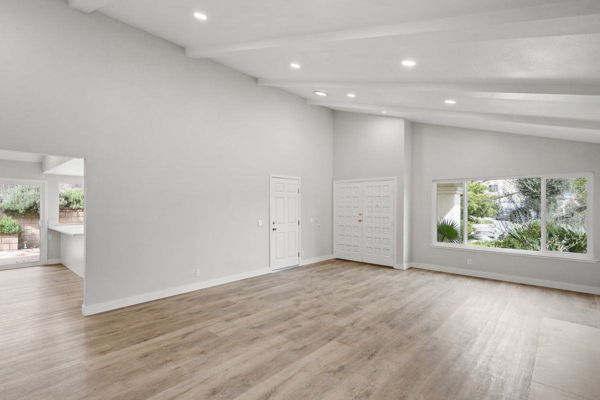 596 Vista Rambla - Photo 7 of 33