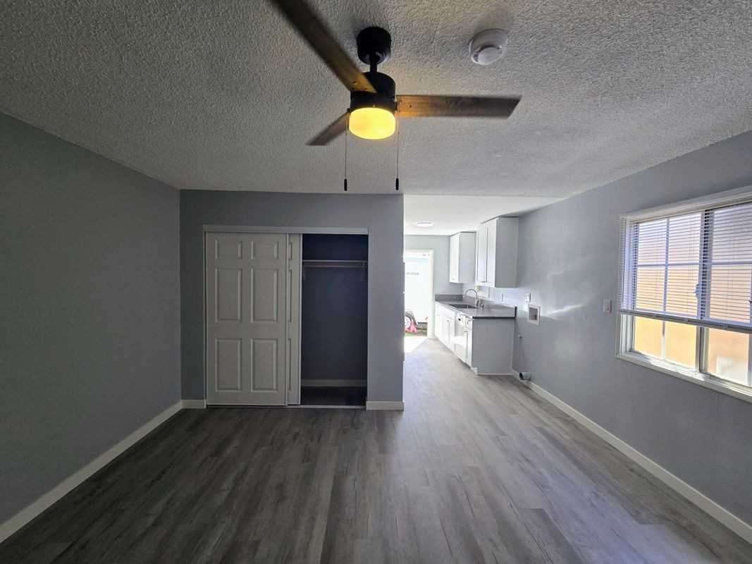 317 Warren Ln ##3/4 - Photo 2 of 17