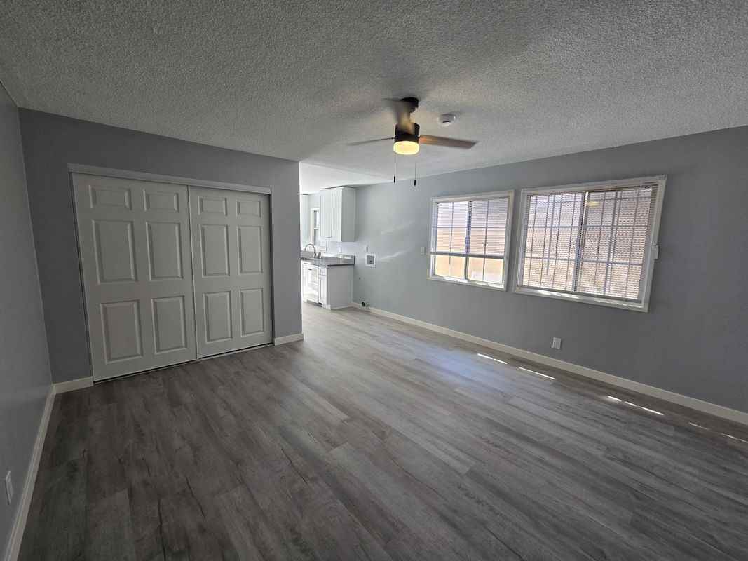 317 Warren Ln ##3/4 - Photo 3 of 17