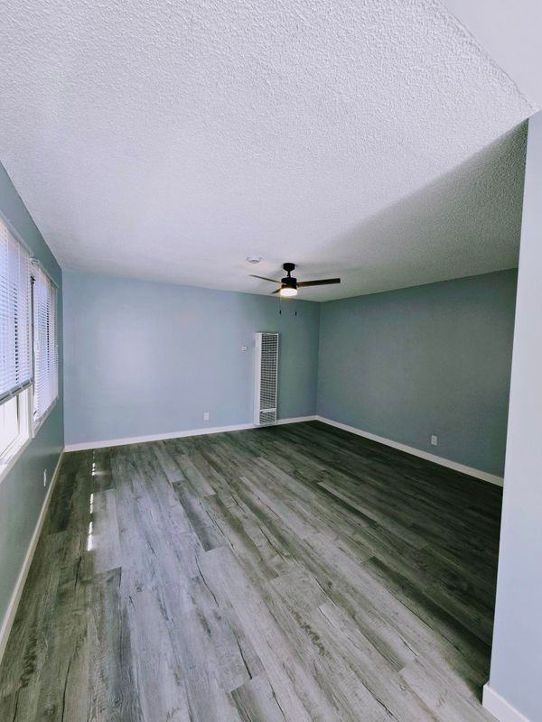 317 Warren Ln ##3/4 - Photo 6 of 17