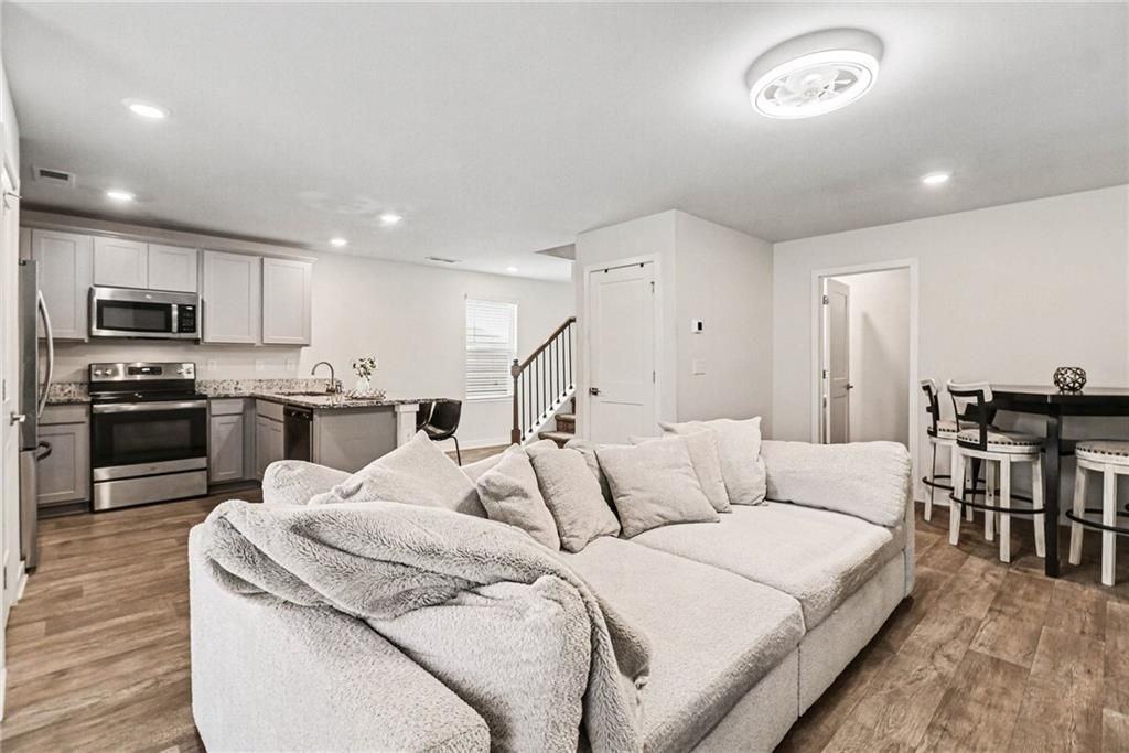 3528 Station Dr - Photo 3 of 17