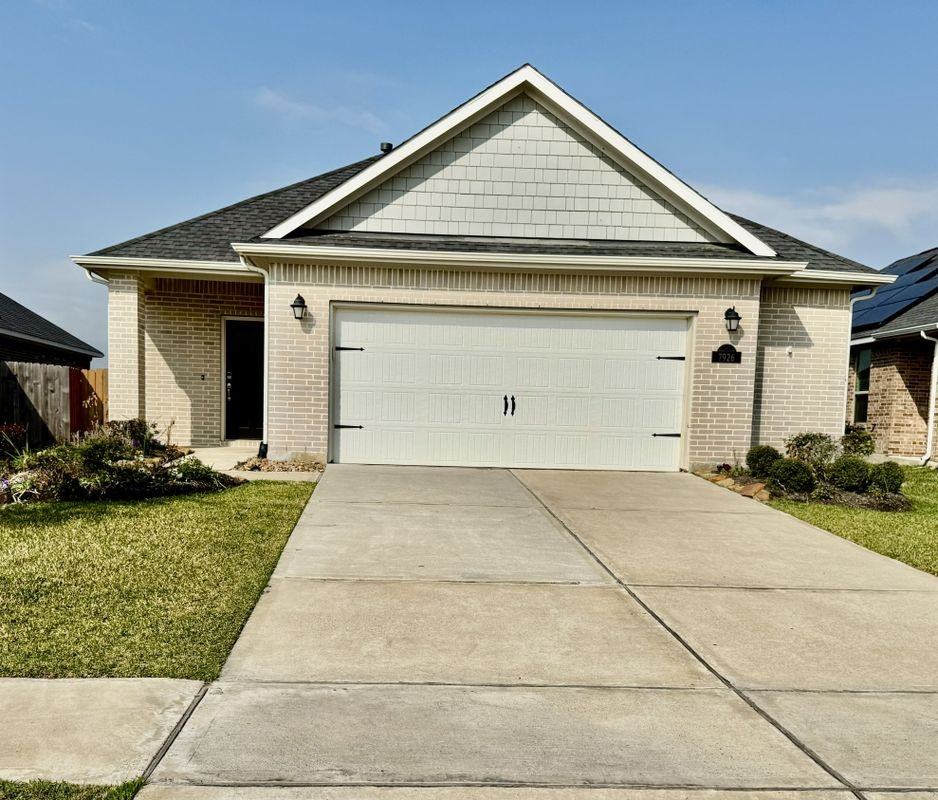 7926 Grandstand Pkwy - Photo 2 of 24