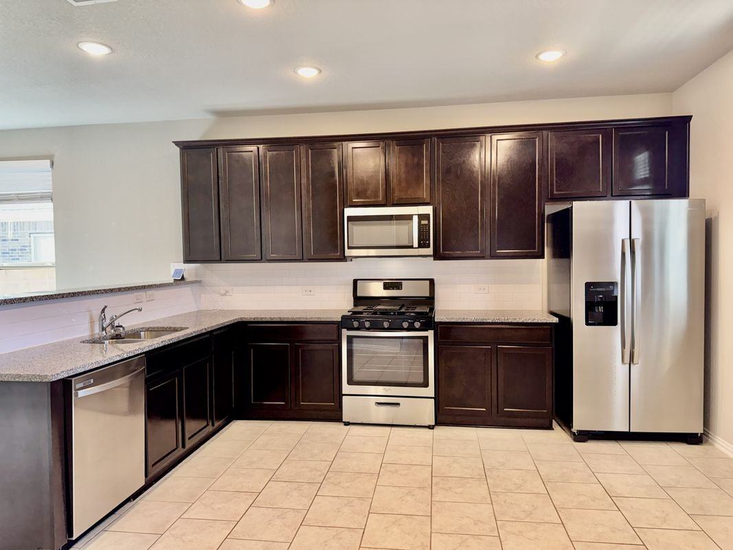 7926 Grandstand Pkwy - Photo 4 of 24