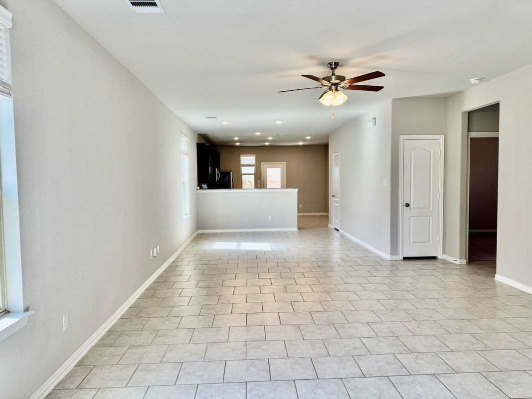 7926 Grandstand Pkwy - Photo 5 of 24