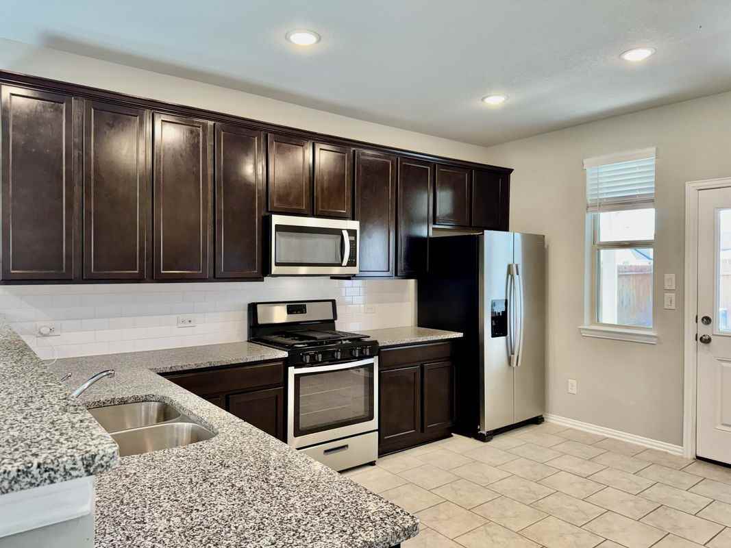 7926 Grandstand Pkwy - Photo 6 of 24