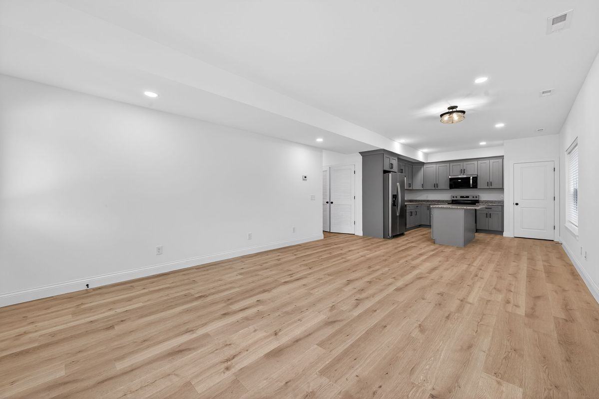 2027 Maury Ave - Photo 3 of 20