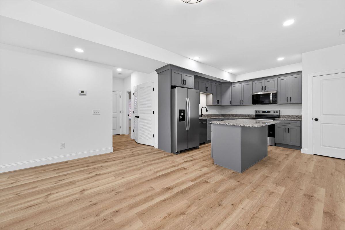 2027 Maury Ave - Photo 6 of 20