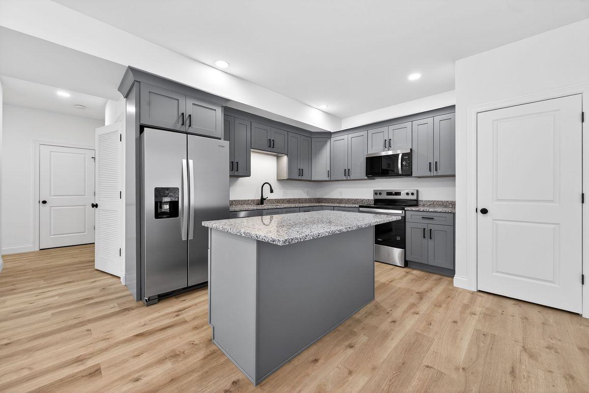 2027 Maury Ave - Photo 7 of 20