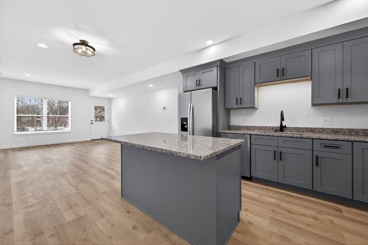 2027 Maury Ave - Photo 6 of 21