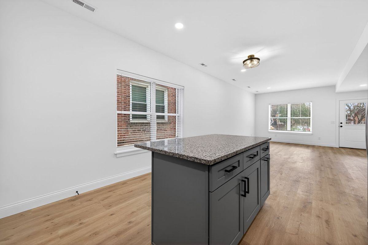 2027 Maury Ave - Photo 7 of 21