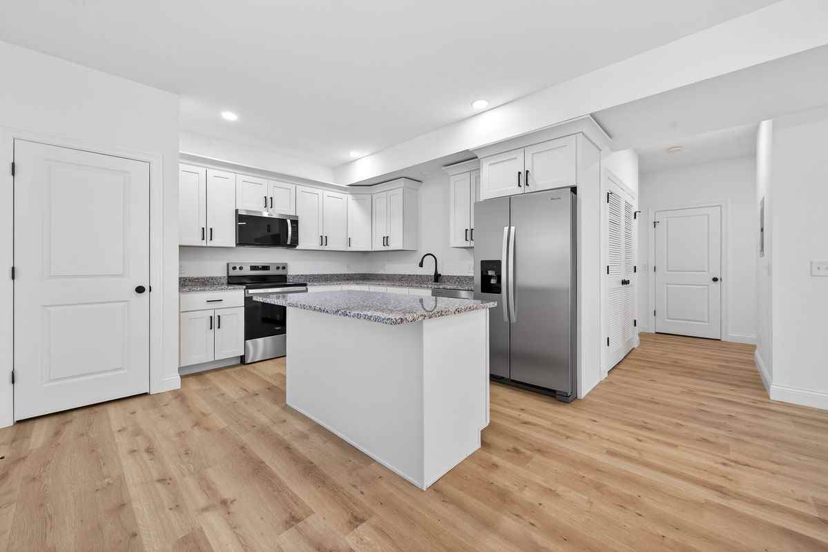 2027 Maury Ave - Photo 3 of 17