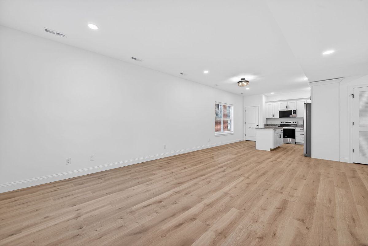 2027 Maury Ave - Photo 3 of 21