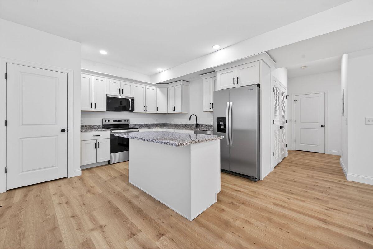 2027 Maury Ave - Photo 5 of 21