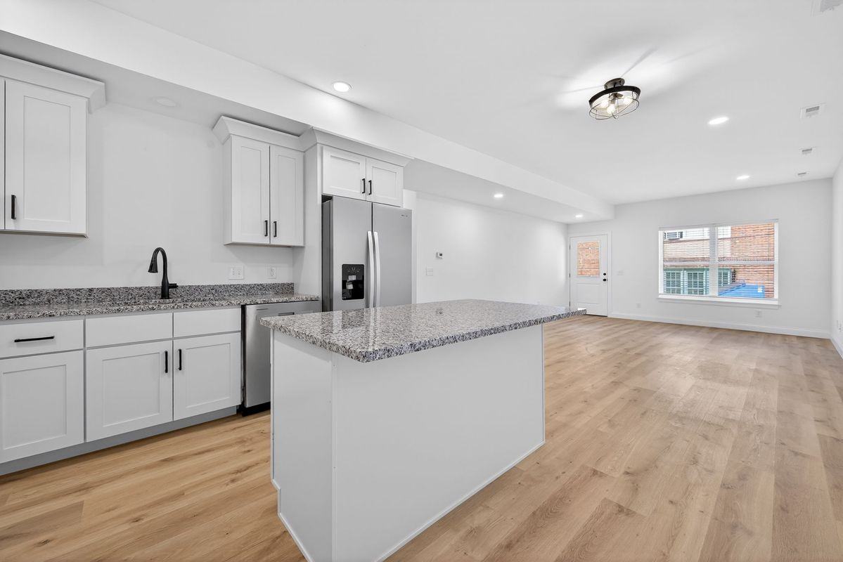 2027 Maury Ave - Photo 6 of 21