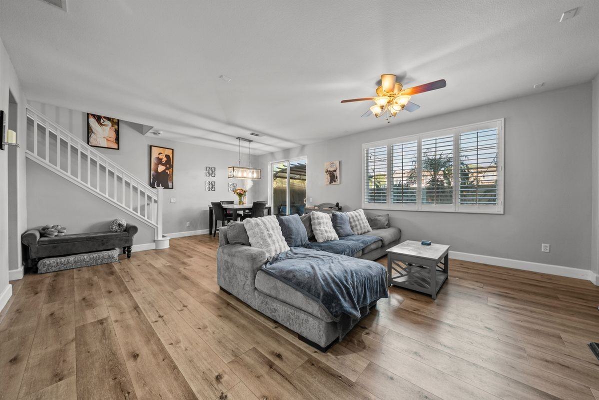 28414 Casselman Ln - Photo 3 of 3
