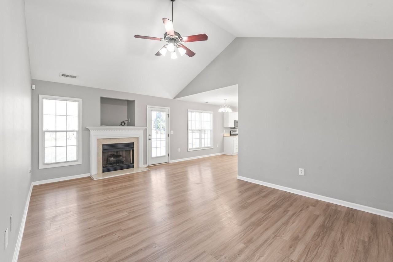 1020 Cranston Crossing Pl - Photo 6 of 33