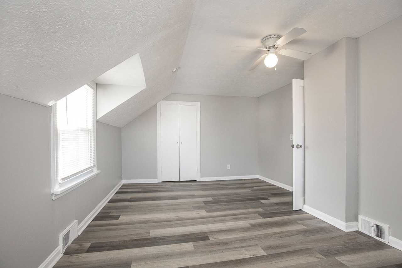 20301 Miller Ave - Photo 7 of 33